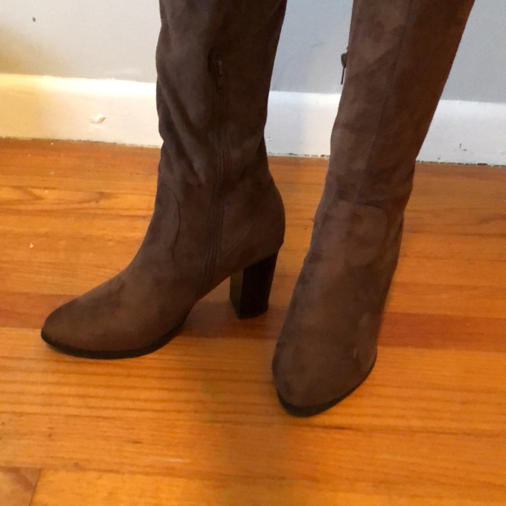 Over the knee boots - Picture 3 of 8